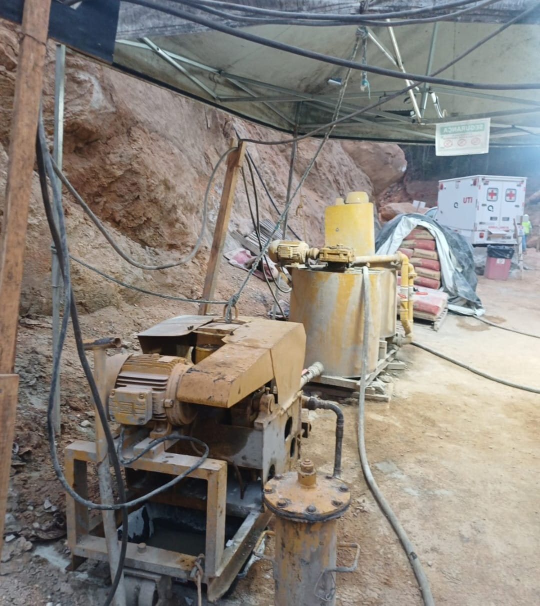 Equipamento para injeção de cimento em área de obra